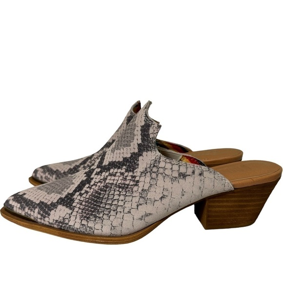 NWT Dingo Knockout Natural Gray Snake Print Suede Leather Slip On Mules Size 9 - Picture 3 of 15